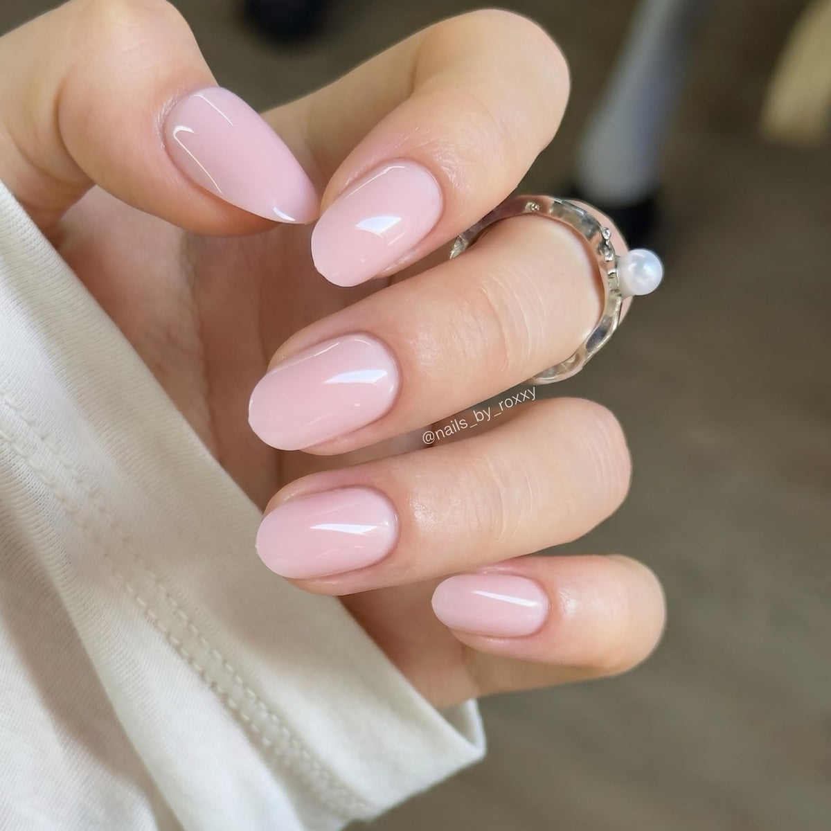 CurvLife Short Oval Press On Nails in Apricot Whisper front view