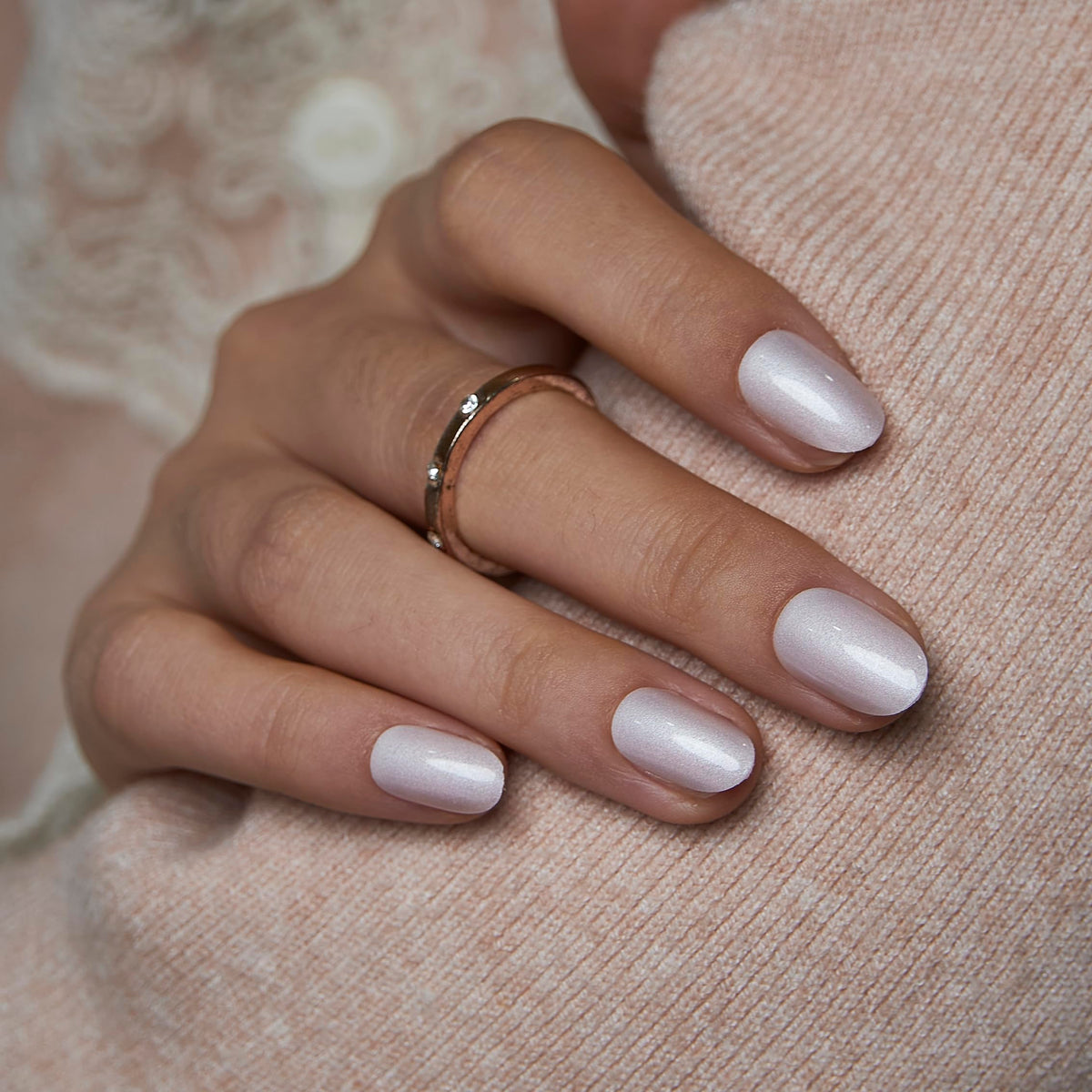 CurvLife Short Oval Shimmer Press On Nails with nail glue and accessories