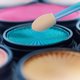 Cuttte disposable applicators for precise makeup application