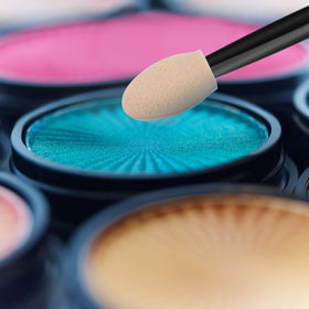 Cuttte eye shadow applicators ready for use