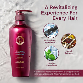 Daeng Gi Meo Ri Conditioner applied to hair