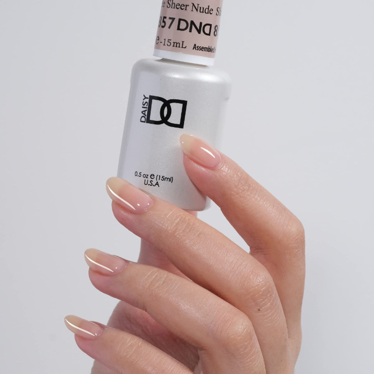 DAISY DND Gel Nail Polish 15ml bottle