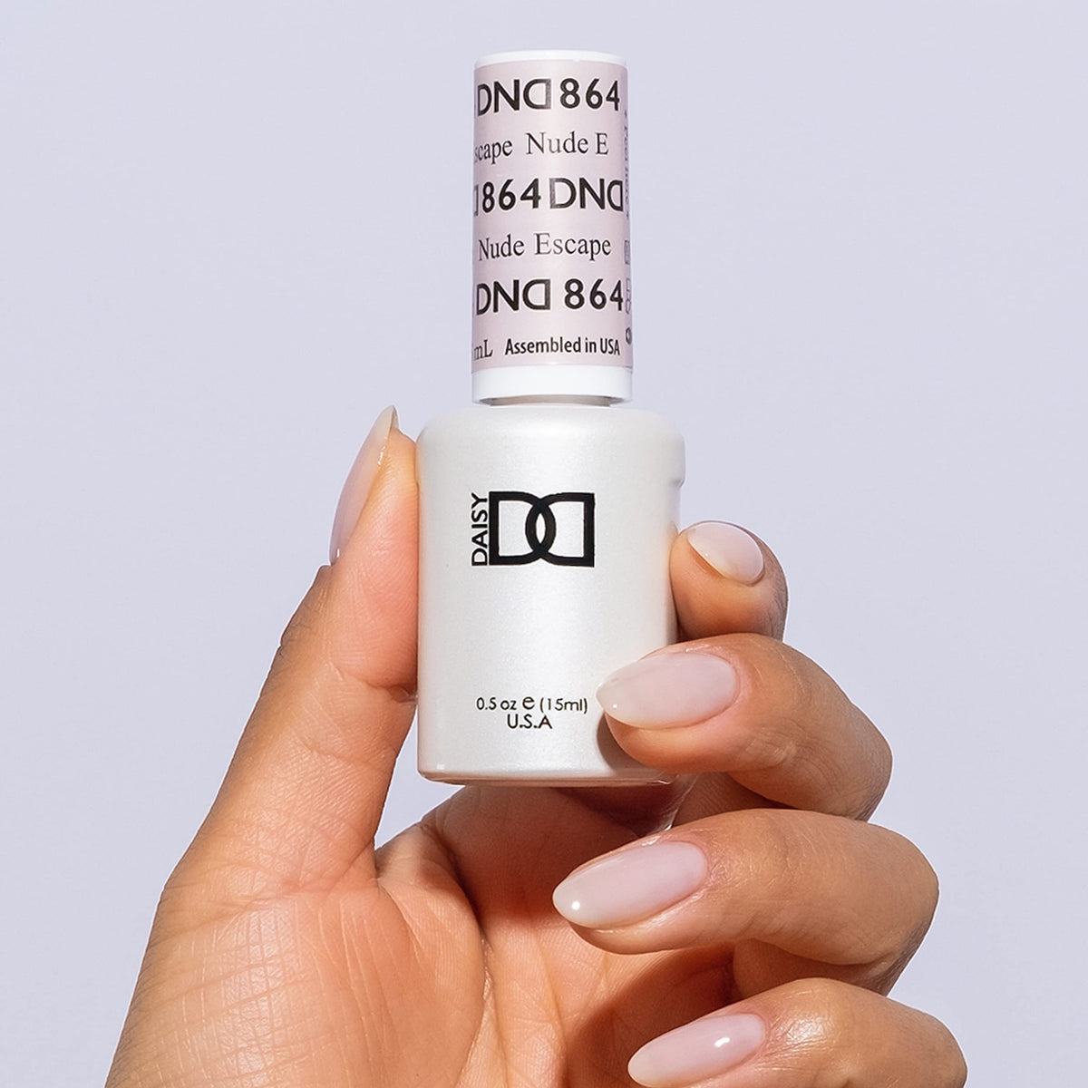 DAISY DND Gel Nail Polish 15ml bottle with Nude Escape shade