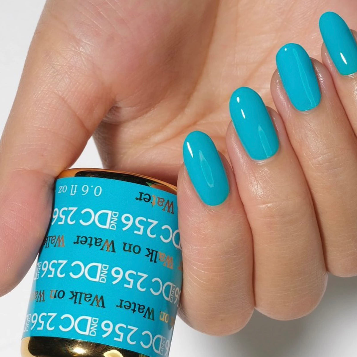 DAISY DND Gel Polish 256 Walk on Water bottle