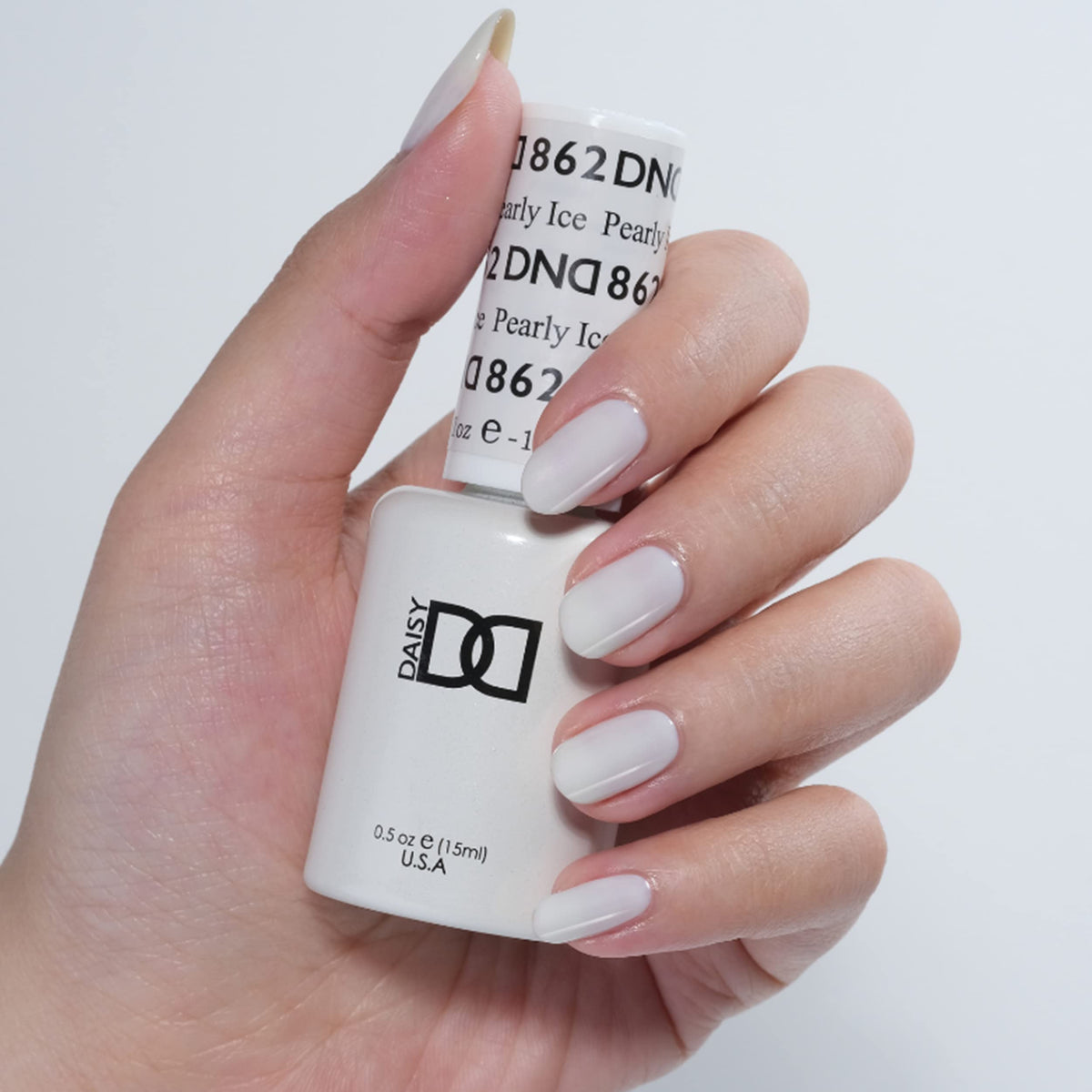 DAISY DND Gel Polish and Lacquer in Pearly Ice #862