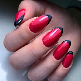 DAISY DND Gel Polish Set Cherry Punch close-up