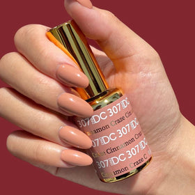 DAISY DND Gel Polish Set Cinnamon Craze gel polish bottle close-up