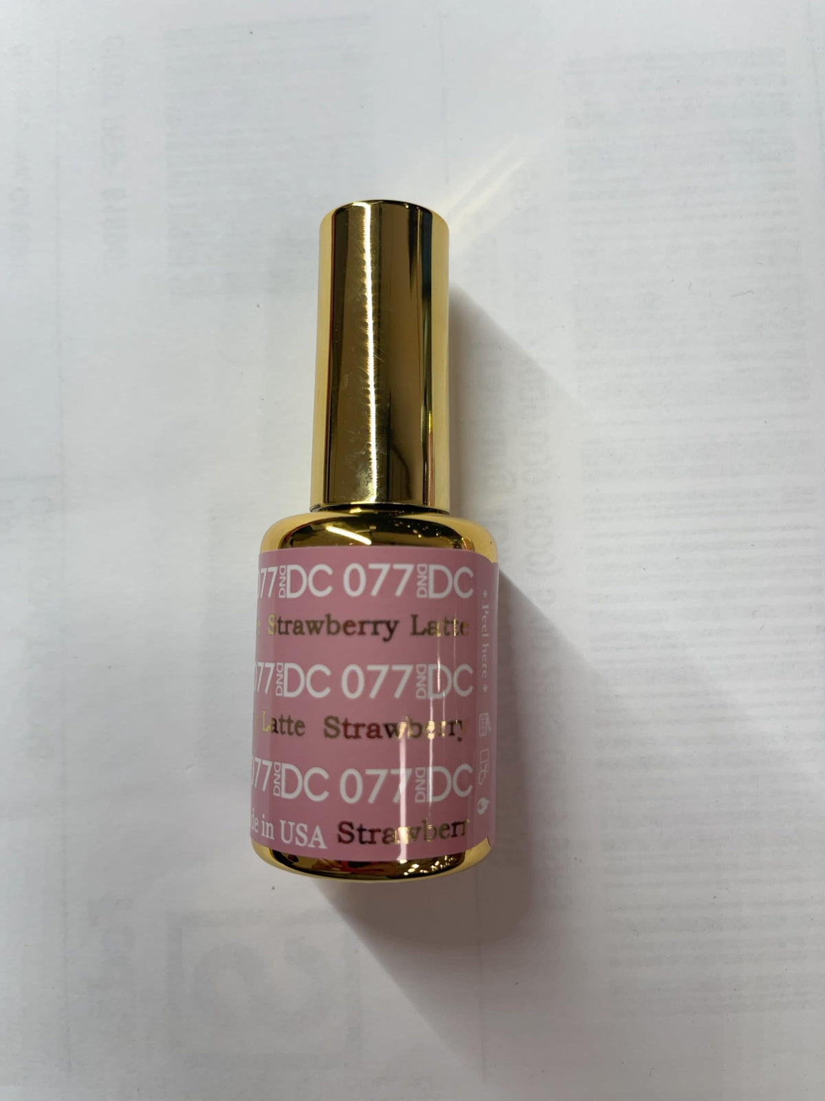 DAISY DND Gel Polish Set in lifestyle setting