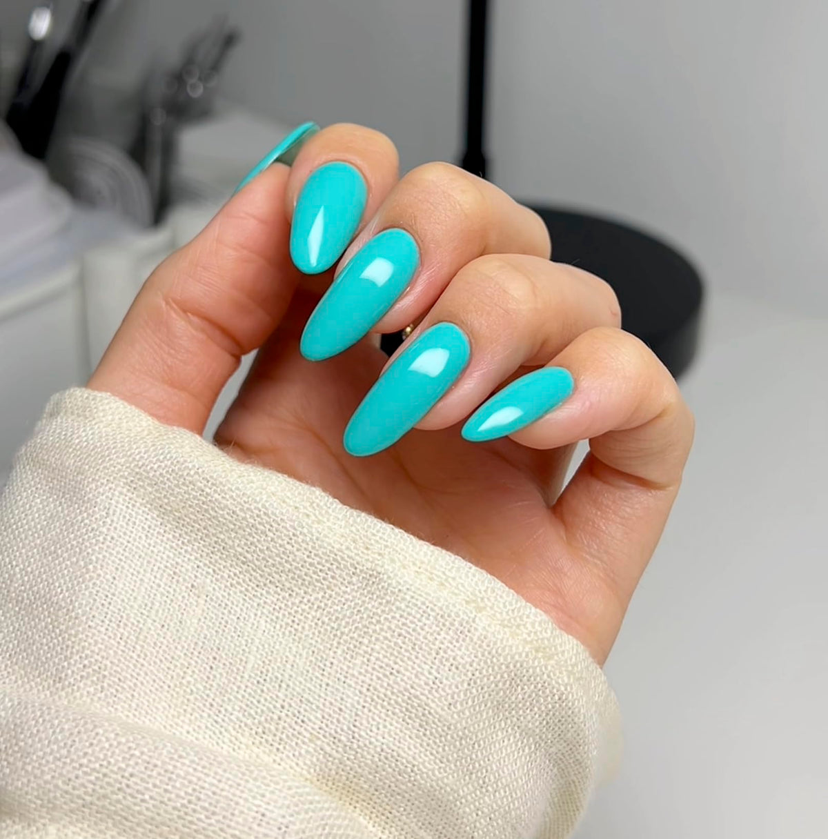 DAISY DND Gel Polish Set lifestyle scene with finished nails
