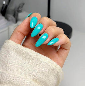 DAISY DND Gel Polish Set lifestyle scene with finished nails