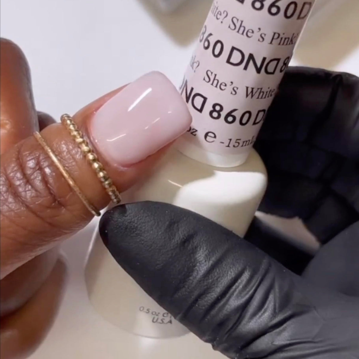 DAISY DND Gel Polish Set showing both bottles side by side