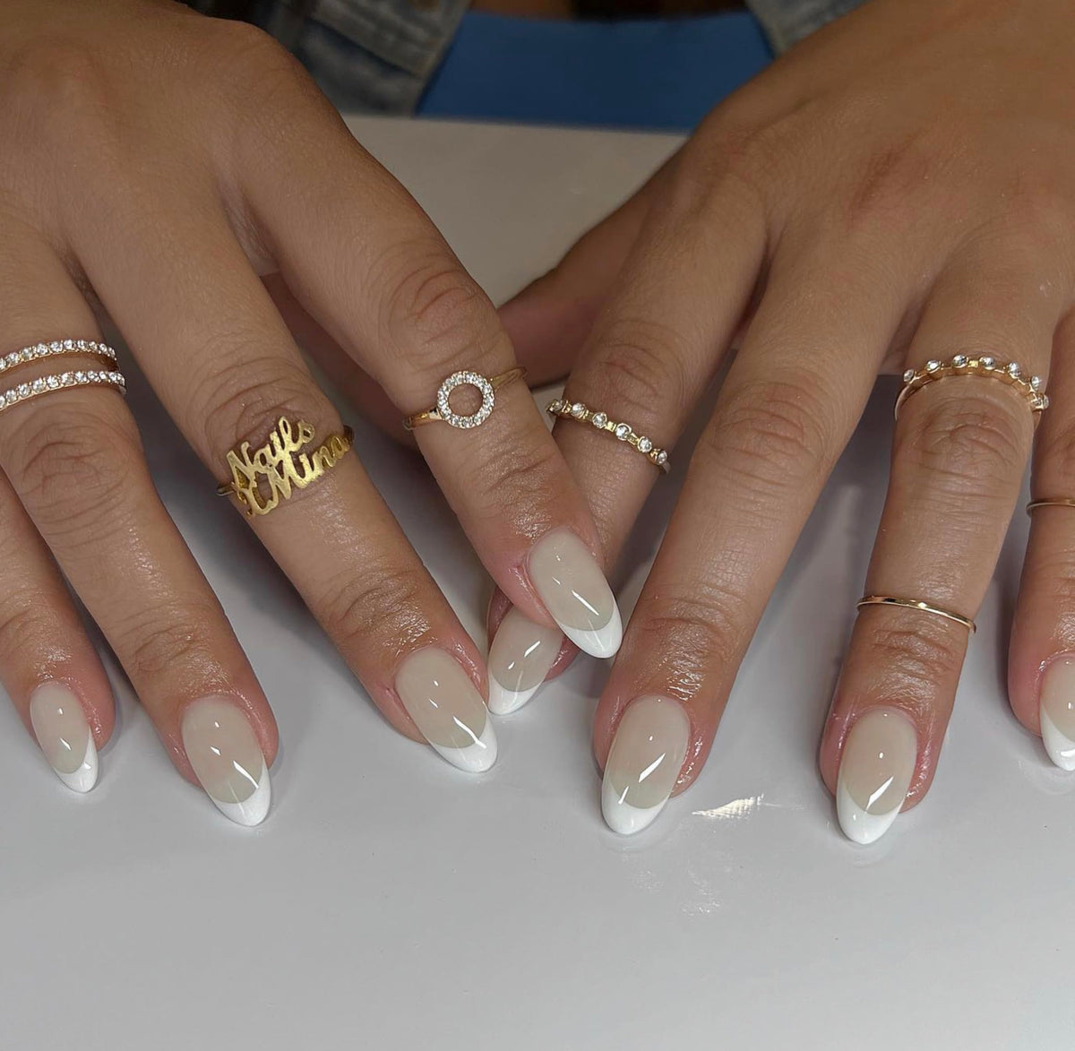 DAISY DND Gel Polish Set Tie The Knot #861 on a nail table