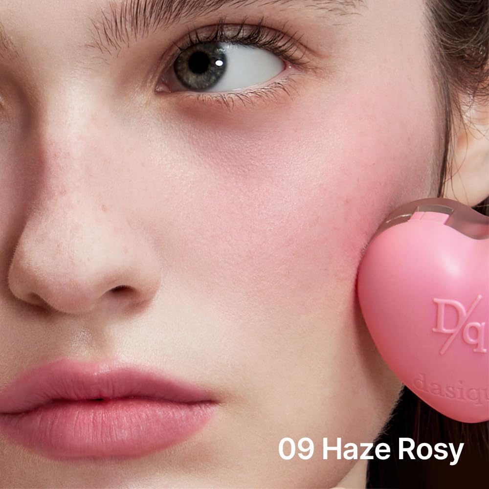 dasique Souffle Color Pot Sweet Pink applied on lips