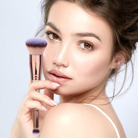 Daubigny concealer brush end close-up showing soft bristles