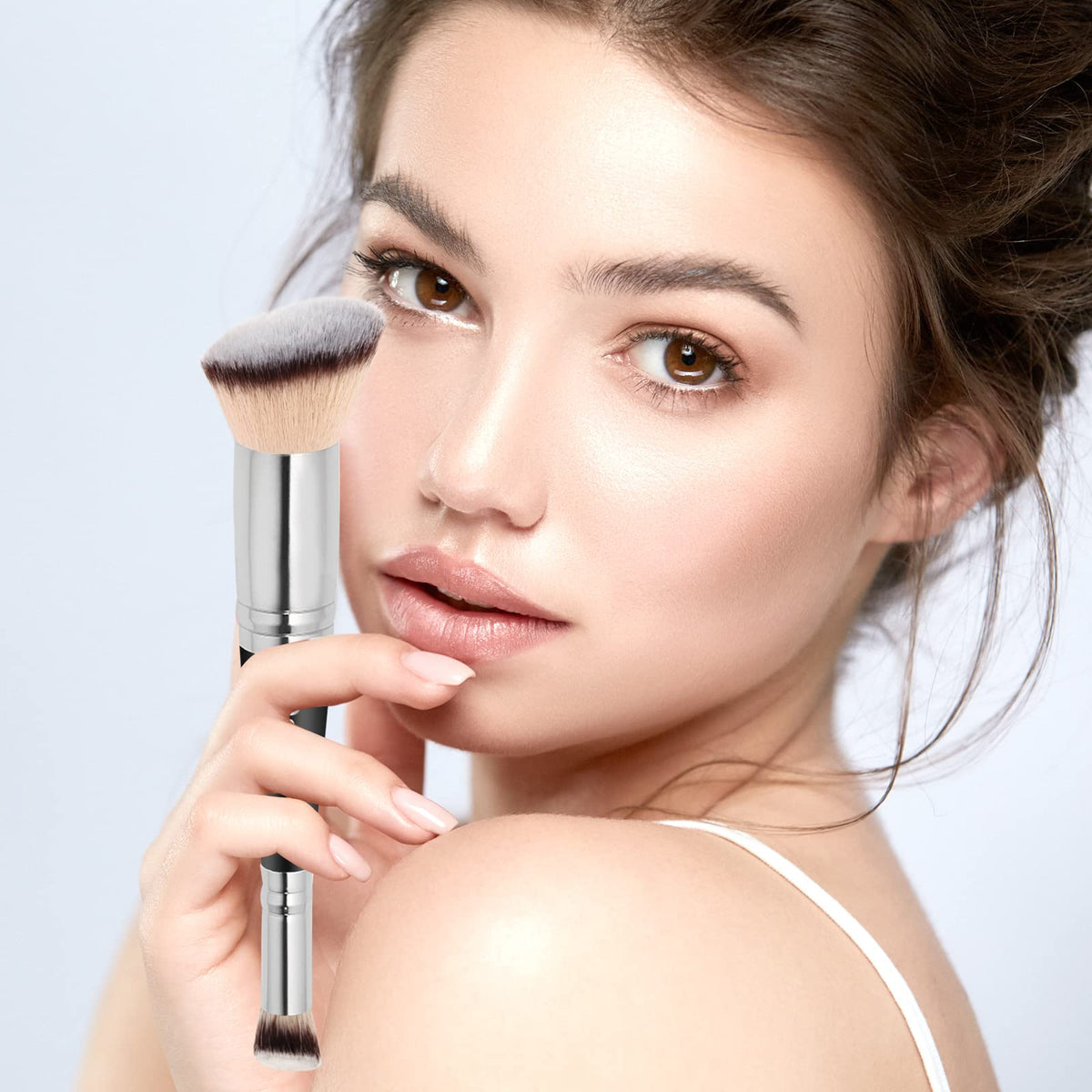 Daubigny Dual-ended Concealer Brush close-up of brush heads