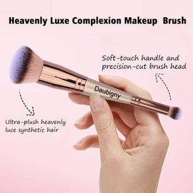 Daubigny foundation brush end demonstrating blending capability