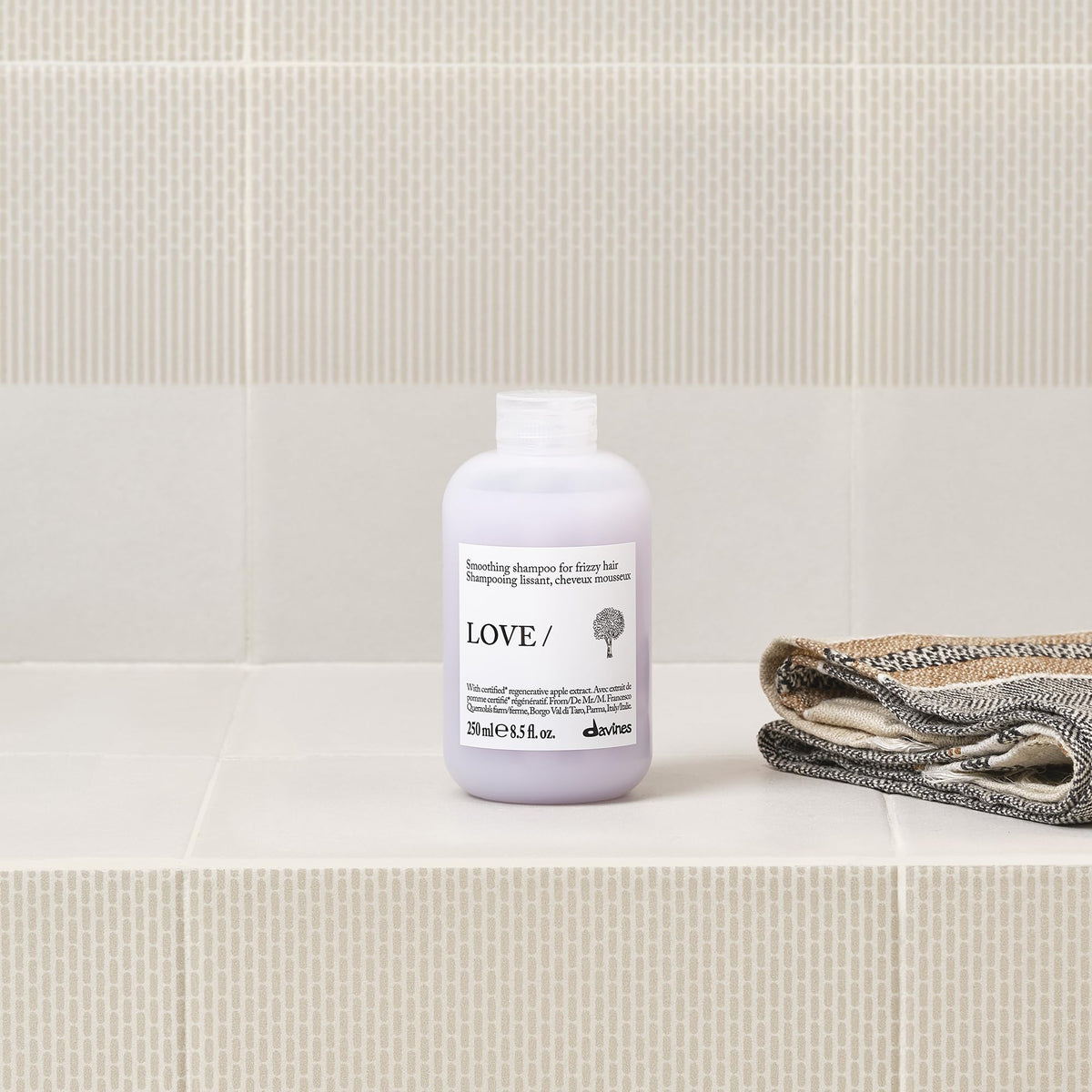 Davines LOVE SMOOTHING Shampoo with apple pulp extract