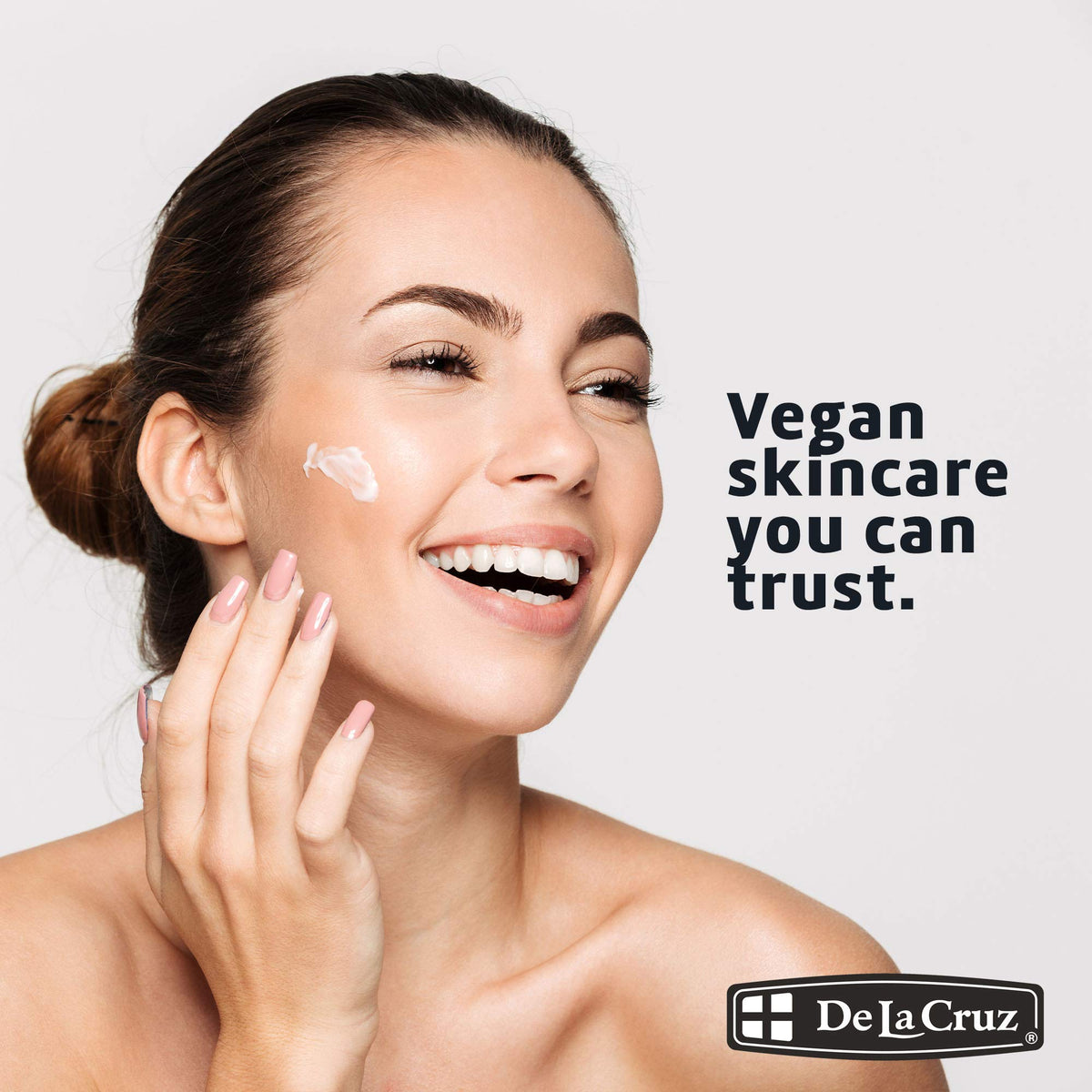 De La Cruz Vitamin E Cream Moisturiser on a bathroom counter