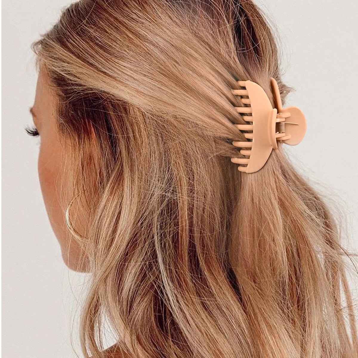 DEEKA Hair Claw Clip showing strong grip on fine hair