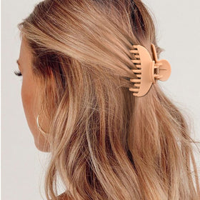 DEEKA Hair Claw Clip showing strong grip on fine hair