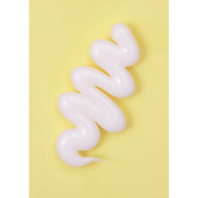 Design.Me BOUNCE.ME Curl Balm 8.5 Fl Oz application on hair