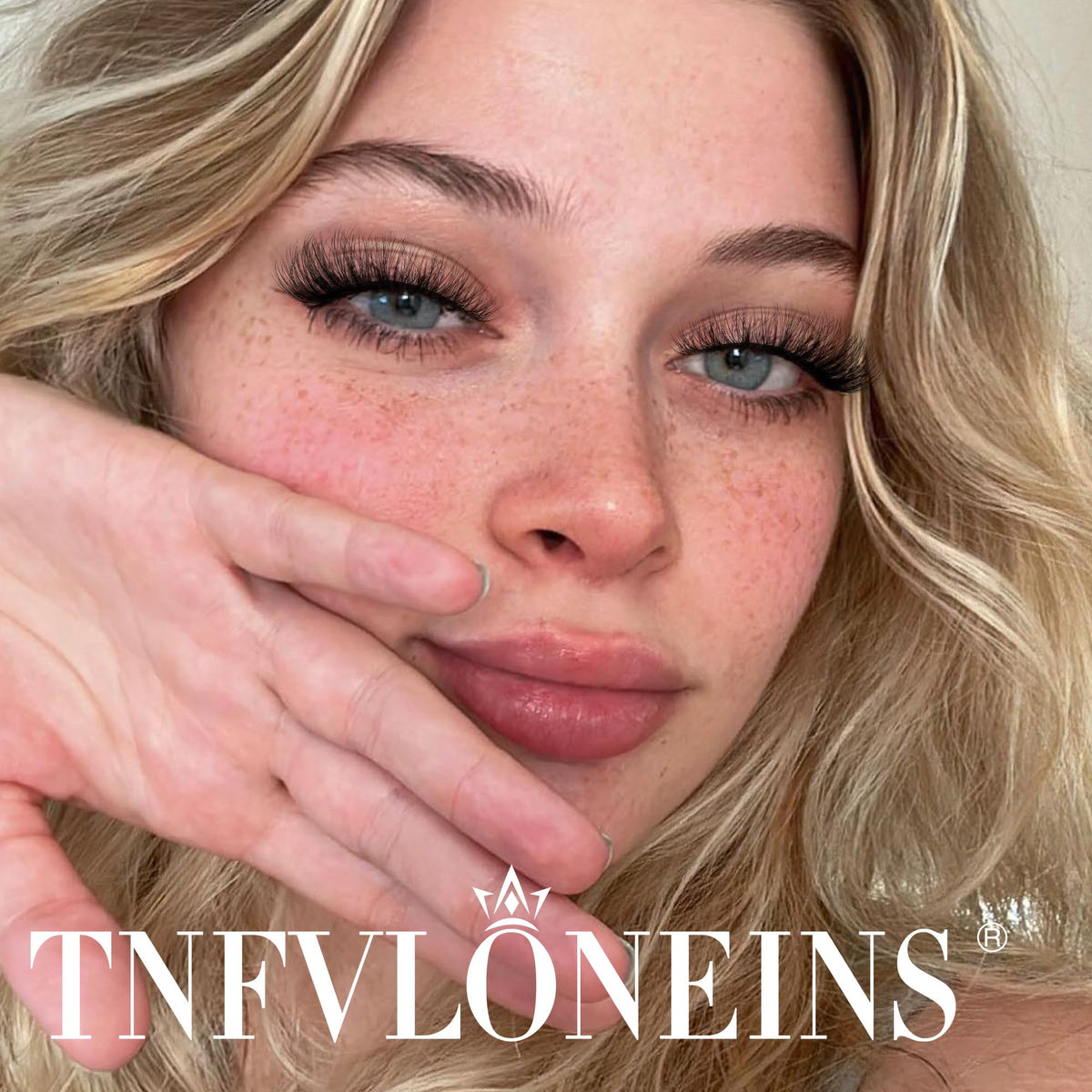Different styles of TNFVLONEINS lashes in a pack