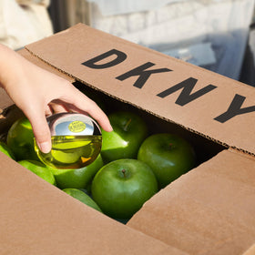 DKNY Be Delicious Eau de Parfum spray close-up