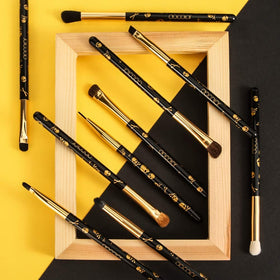 docolor eye makeup brushes set displayed on a table