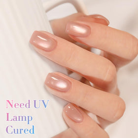 Double Rhythm Cat Eye Gel Polish in lifestyle setting