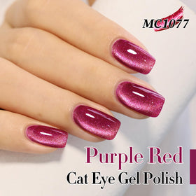 Double Rhythm Cat Eye Gel Polish in use at home