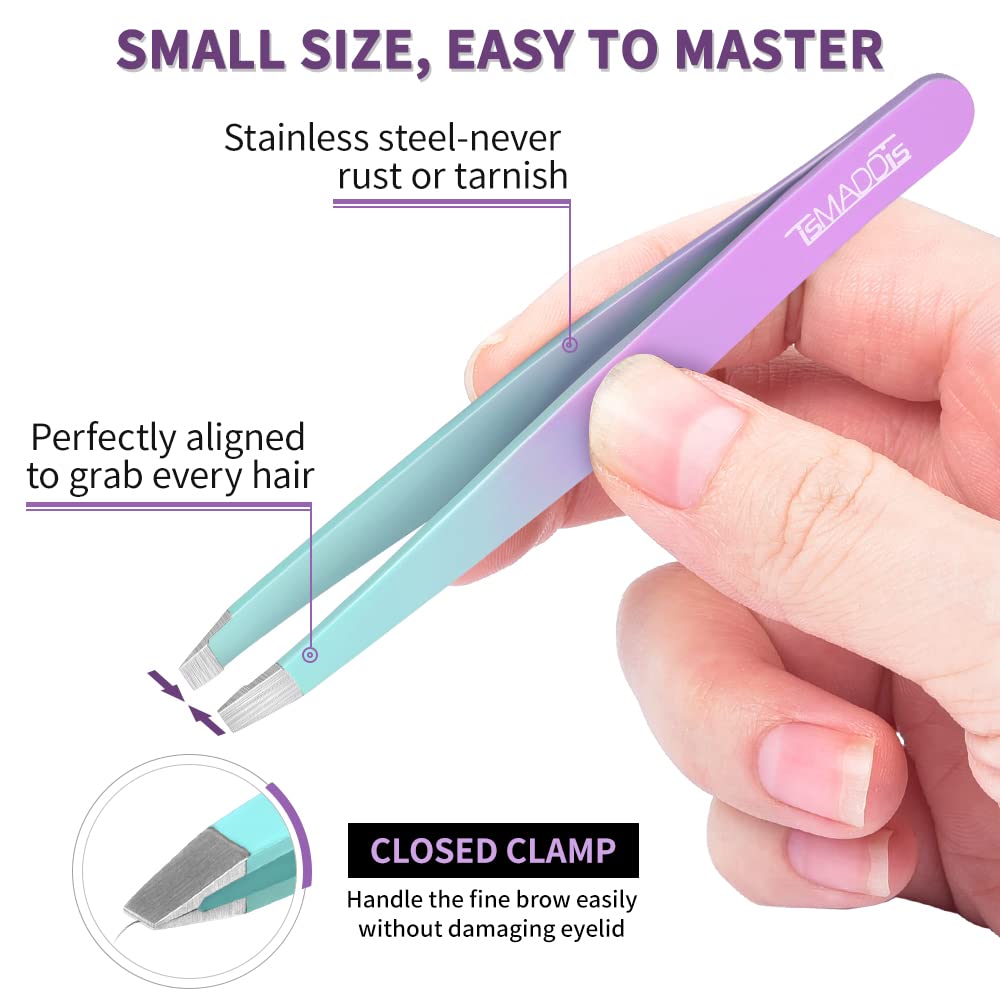 Double-sided eyebrow brush included in TsMADDTs set