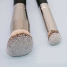 dpolla brushes showing synthetic bristles and comfortable grip