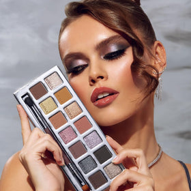 Dual-ended brush included with SIGMA BEAUTY palette