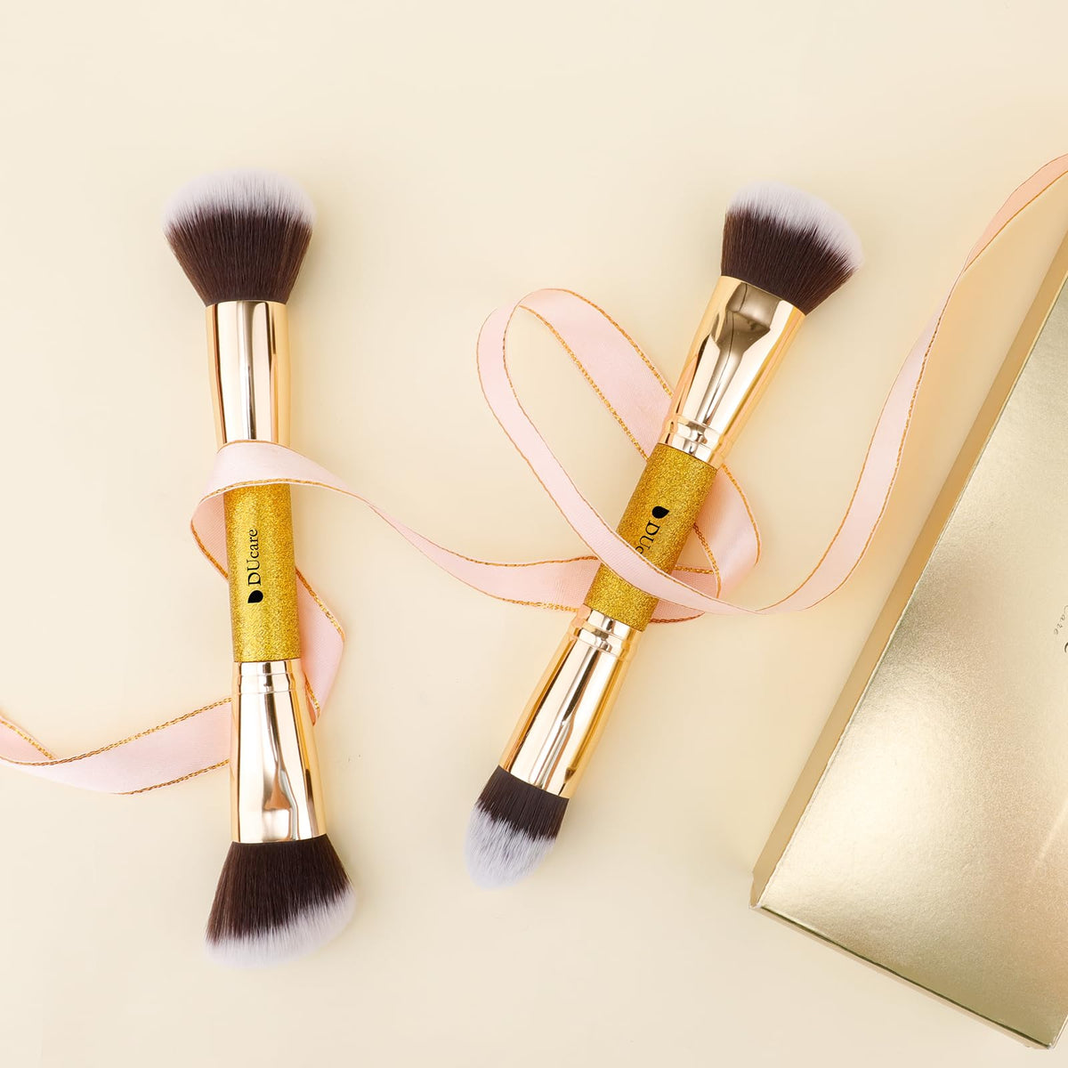 DUcare Double Ended Makeup Brushes pointed powder brush close-up