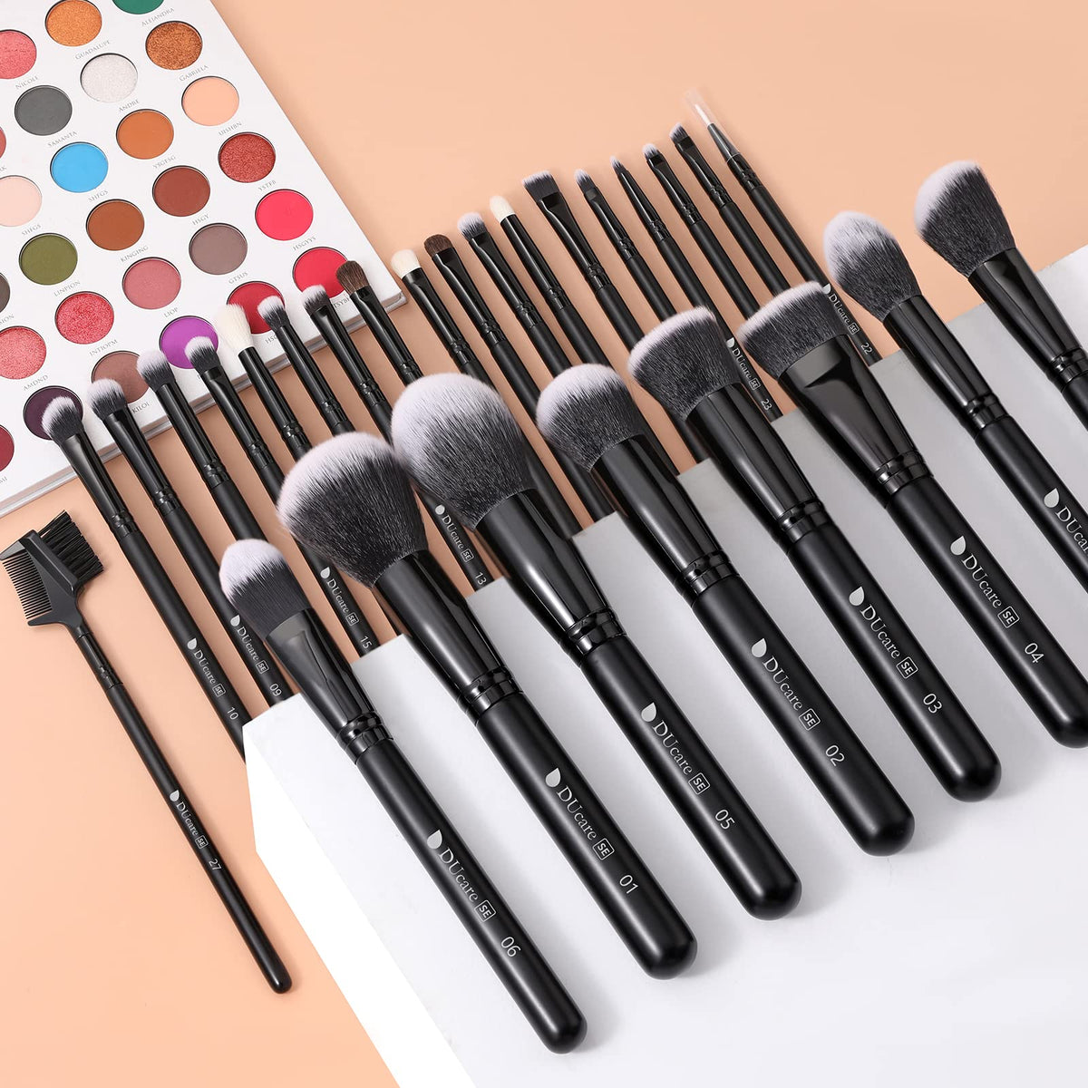 DUcare makeup brushes set in recyclable packaging