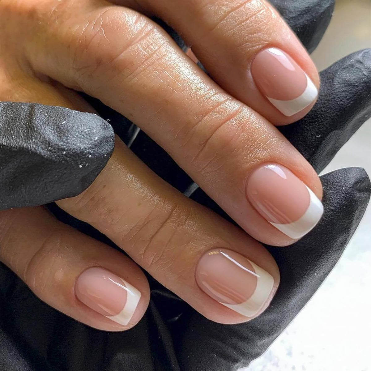DZPGUONIZ Short Square Press On Nails 24pcs white French tip design front view