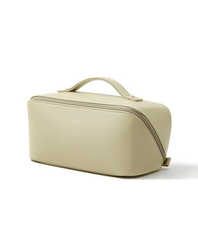 EACHY Travel Makeup Bag green front view with inner pockets