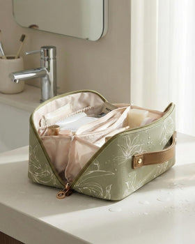 EACHY Travel Makeup Bag in stylish floral design, perfect gift presentation
