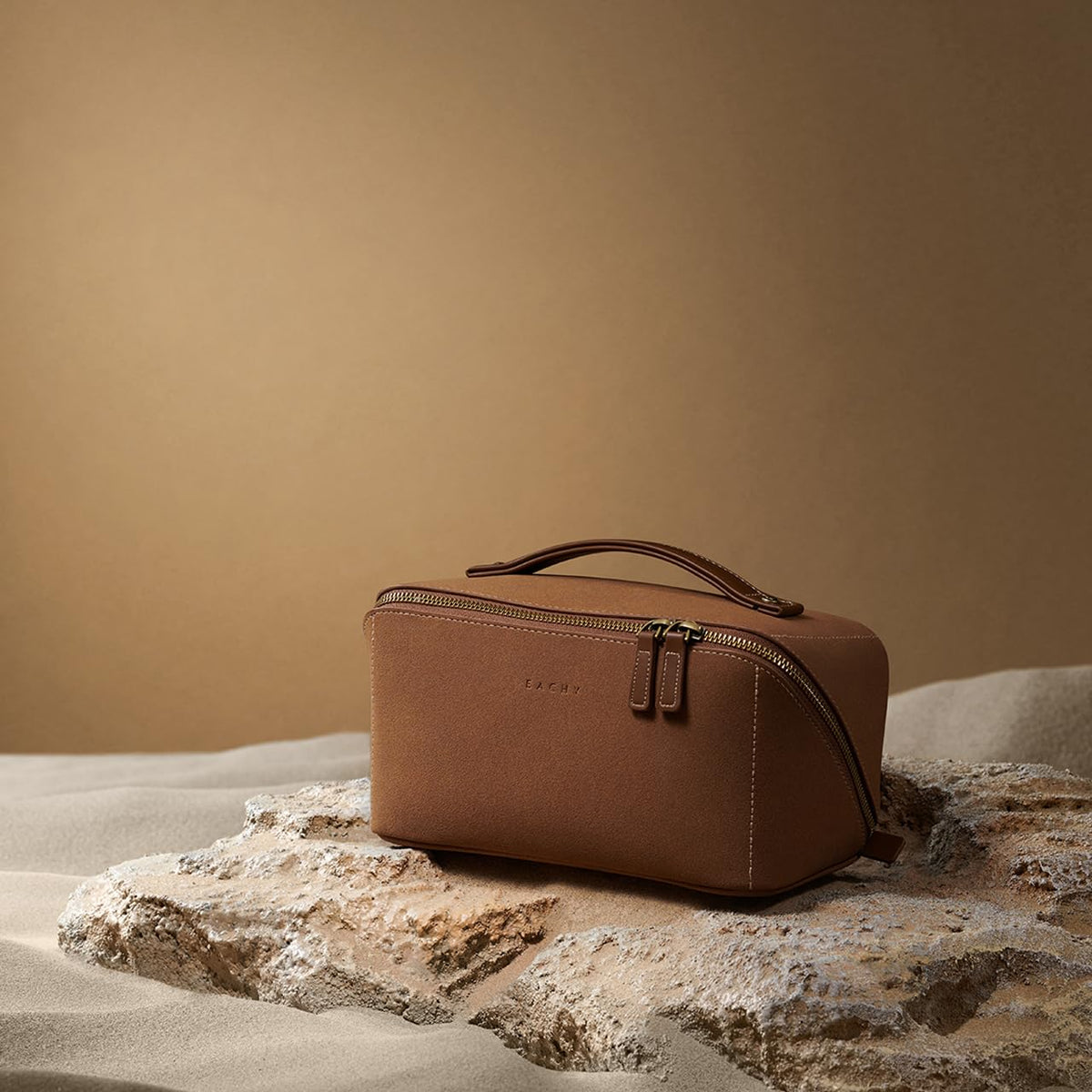 EACHY Travel Makeup Bag packaging with air cushioning