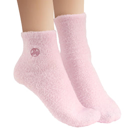 Earth Therapeutics Aloe Vera Socks displayed on a foot