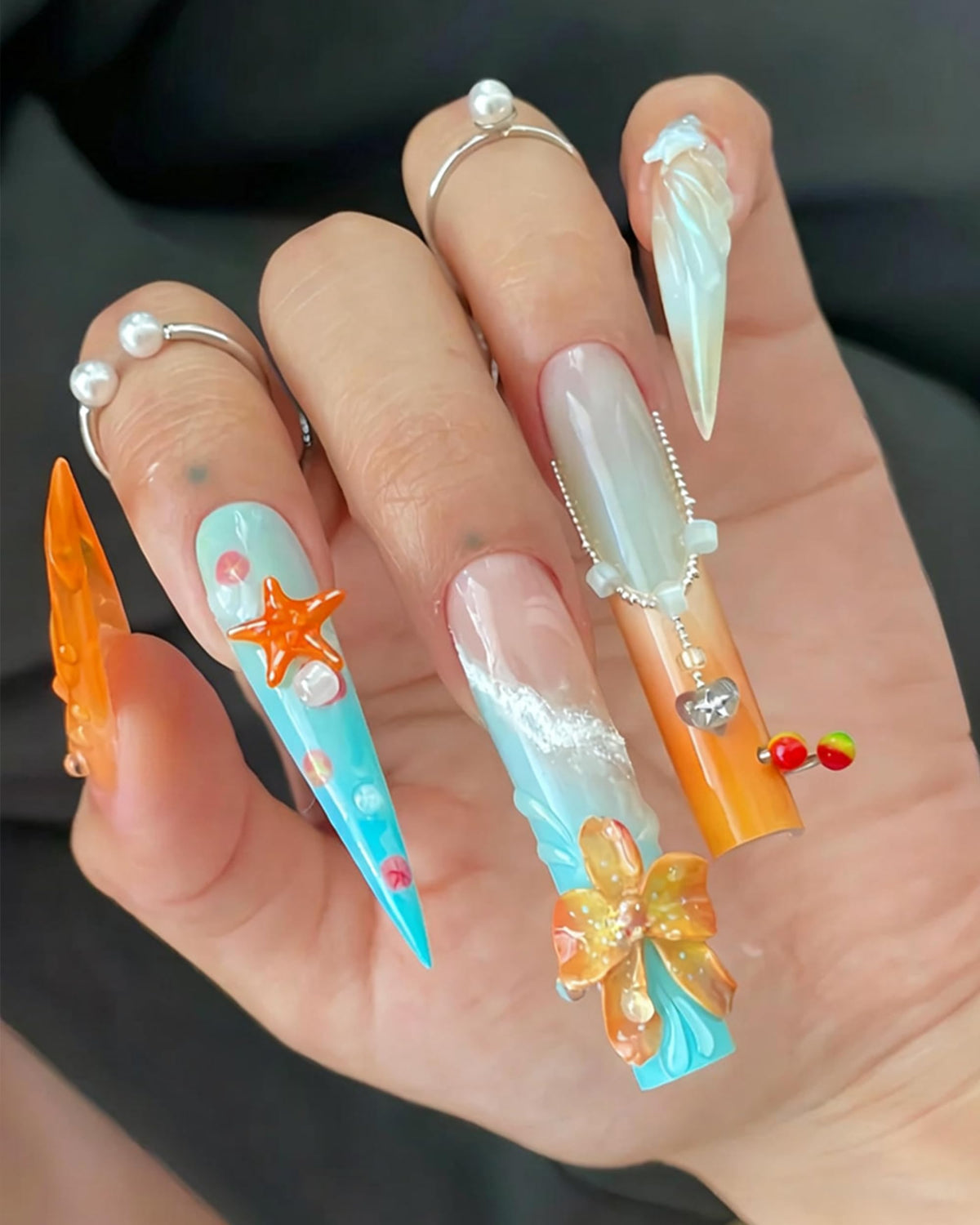 ELLEWIN No C Curve Clear Nail Tips in use on nails