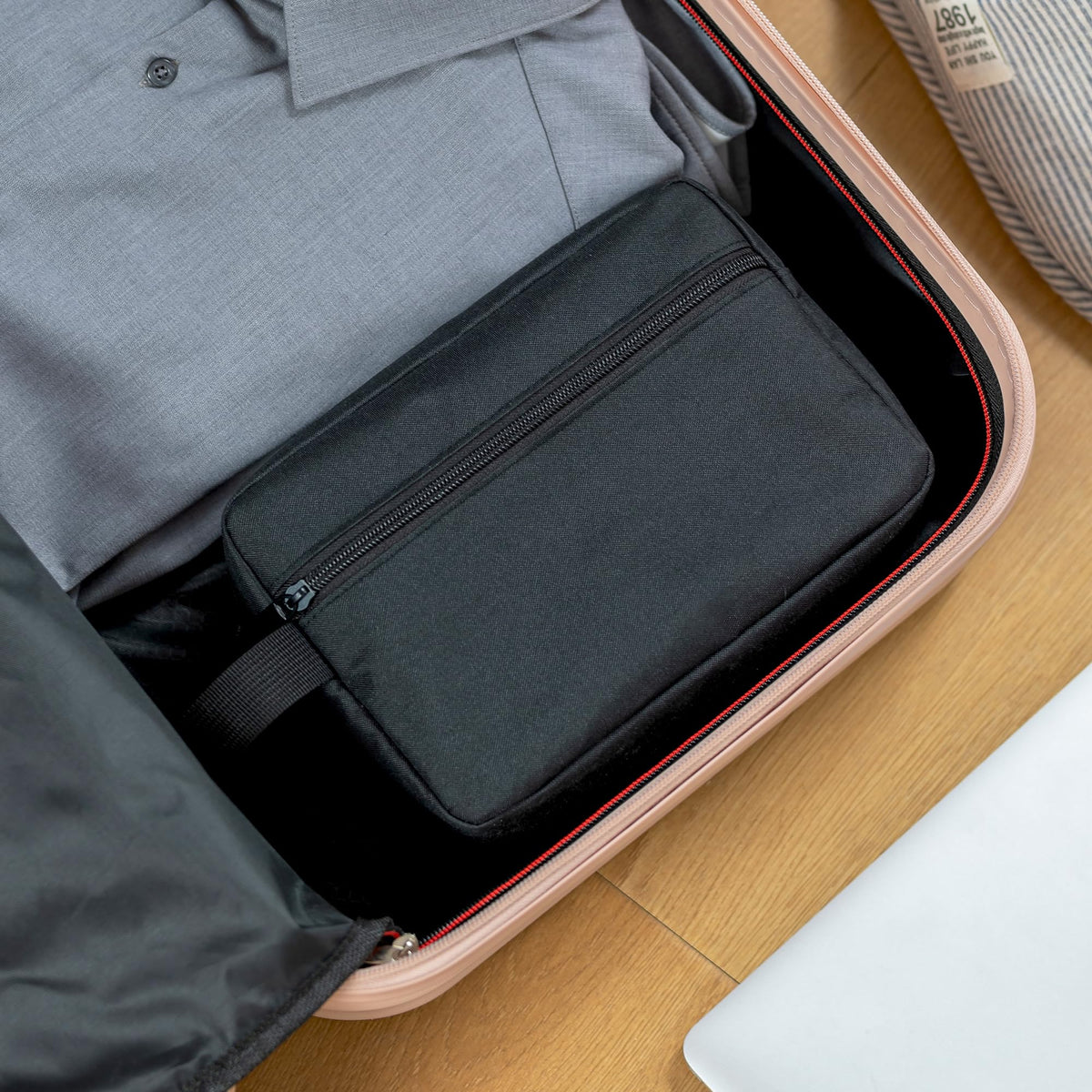 Elviros Toiletry Bag in minimalist packaging