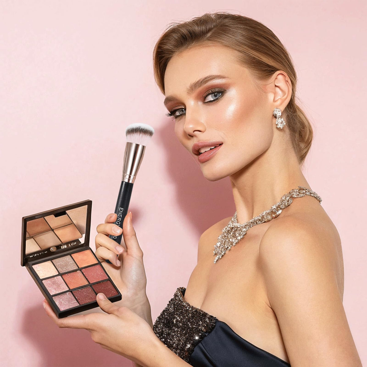 ENERGY Makeup Brush Set in lifestyle setting