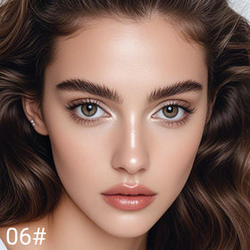 Erinde Eyeshadow Stick application on eyelid