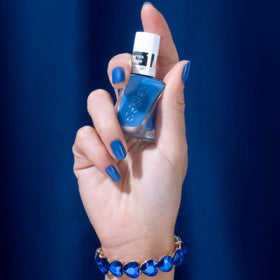 essie Gel Couture Statement Peace nail polish application on nails