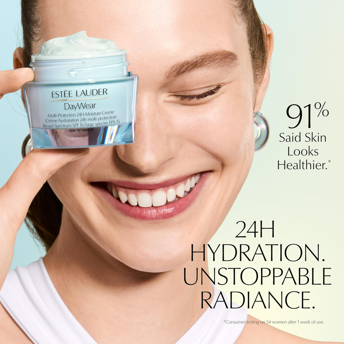 Estée Lauder DayWear cream texture close-up