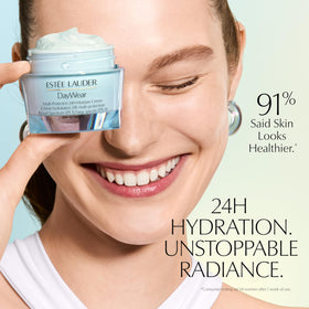 Estée Lauder DayWear cream texture close-up