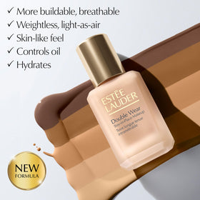 Estée Lauder Double Wear Foundation 5N1 Rich Ginger in makeup setup