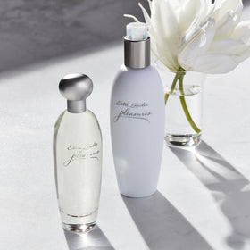 Estée Lauder Pleasures Eau de Parfum spray nozzle close-up