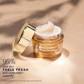 Estée Lauder Revitalizing + Youth Power Cream texture close-up